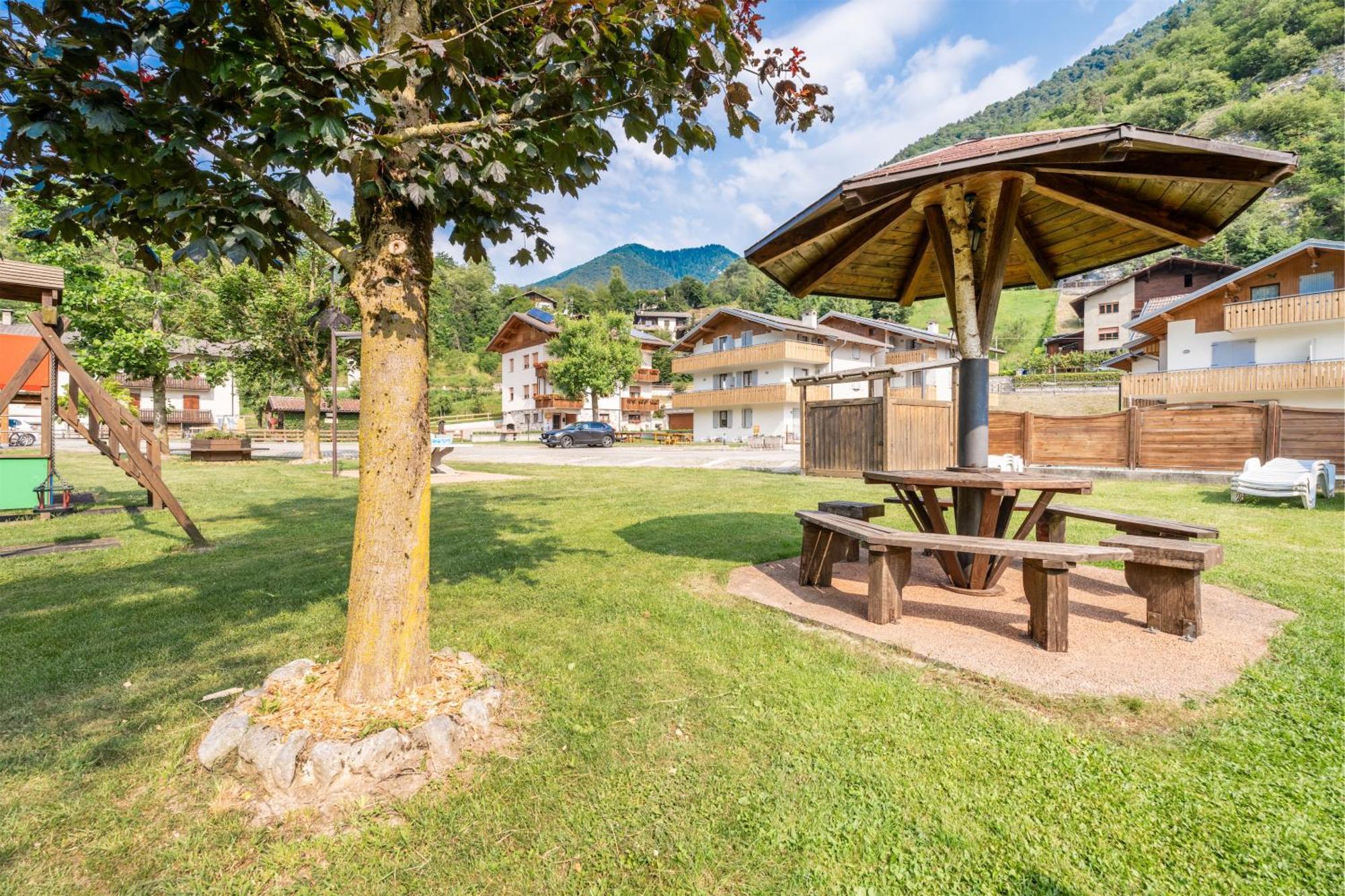 Residence Alessio Bezzecca Buitenkant foto